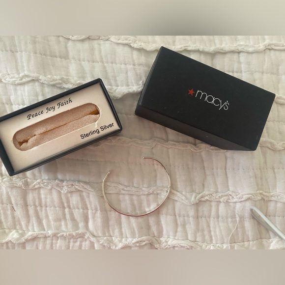 Macys Sterling Silver Bracelet!! Very cute Peace Joy Faith 🙏🏼 Bracelet! - Picture 2 of 4